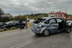 Ναύπλιο: Σφοδρή σύγκρουση δύο ΙΧ στον δρόμο προς Λυγουριό – Τρεις τραυματίες