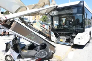 Θεσσαλονίκη: Εξήλθε από το χειρουργείο η 21χρονη μετά το τροχαίο με τα δύο λεωφορεία