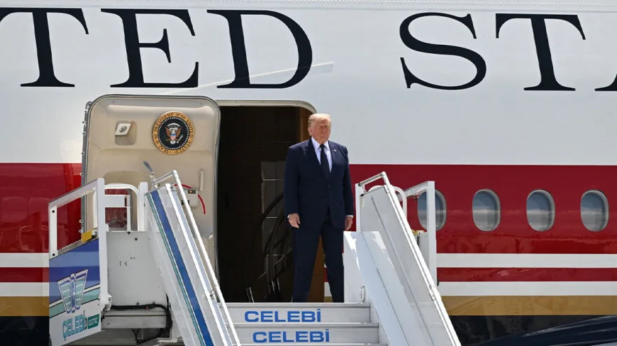 Τραμπ: Πετά στην Ιρλανδία με το Boeing του Κατάρ παρά τα ερωτήματα ασφαλείας Τραμπ: Πετά στην Ιρλανδία με το Boeing του Κατάρ παρά τα ερωτήματα ασφαλείας
