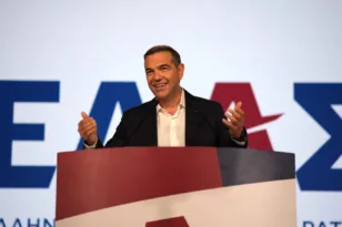 Τσίπρας: Κατάργηση των Πανελλαδικών, κατώτατος μισθός στα 1.000 ευρώ και ΦΠΑ 6% στα βασικά προϊόντα