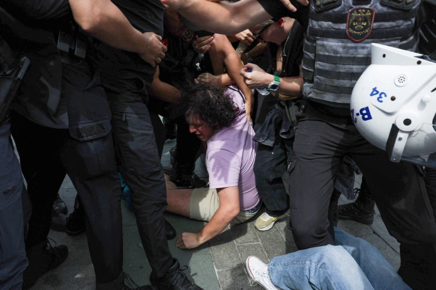 Τουρκία: Τουλάχιστον 150 συλλήψεις σε διαμαρτυρία για τις επιχειρήσεις κατά ΛΟΑΤΚΙ+