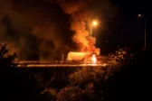 Συναγερμός τη νύχτα στην Ιόνια Οδό: Φωτιά σε βυτιοφόρο με υγραέριο