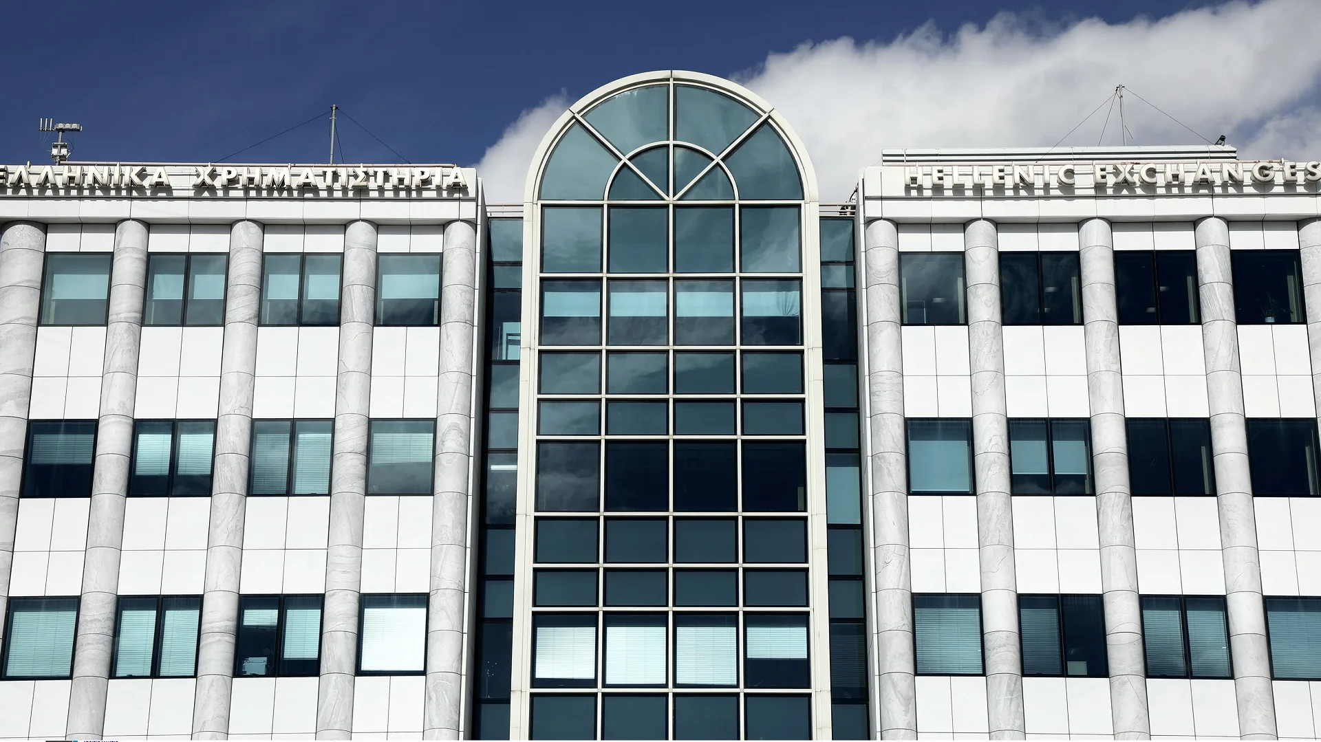 Χρηματιστήριο: Έσπασε το «φράγμα» των 2.700 μονάδων Χρηματιστήριο: Έσπασε το «φράγμα» των 2.700 μονάδων