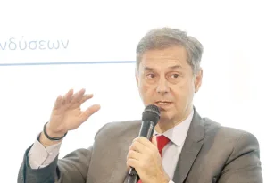 Ο Υφ. Εξωτερικών Χάρης Θεοχάρης στον Peloponnisos FM 103,9: Το καλώδιο ξανά στην πρίζα