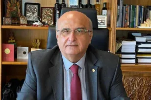 Πανεπιστήμιο Πατρών: 20λεπτος αποκλεισμός του Χρήστου Μπούρα στο γραφείο του – «Ντρέπομαι, αν έχουν θάρρος να πουν ποιοι είναι»
