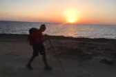 Στο Ρίο ο καλλιτέχνης που περπατά 100 μέρες για δέκα λεπτά τέχνης