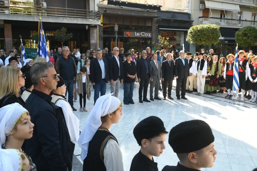 Πάτρα: Με καταθέσεις στεφάνων ξεκίνησαν οι εκδηλώσεις για την 28η Οκτωβρίου – Αύριο η παρέλαση Πάτρα: Με καταθέσεις στεφάνων ξεκίνησαν οι εκδηλώσεις για την 28η Οκτωβρίου – Αύριο η παρέλαση
