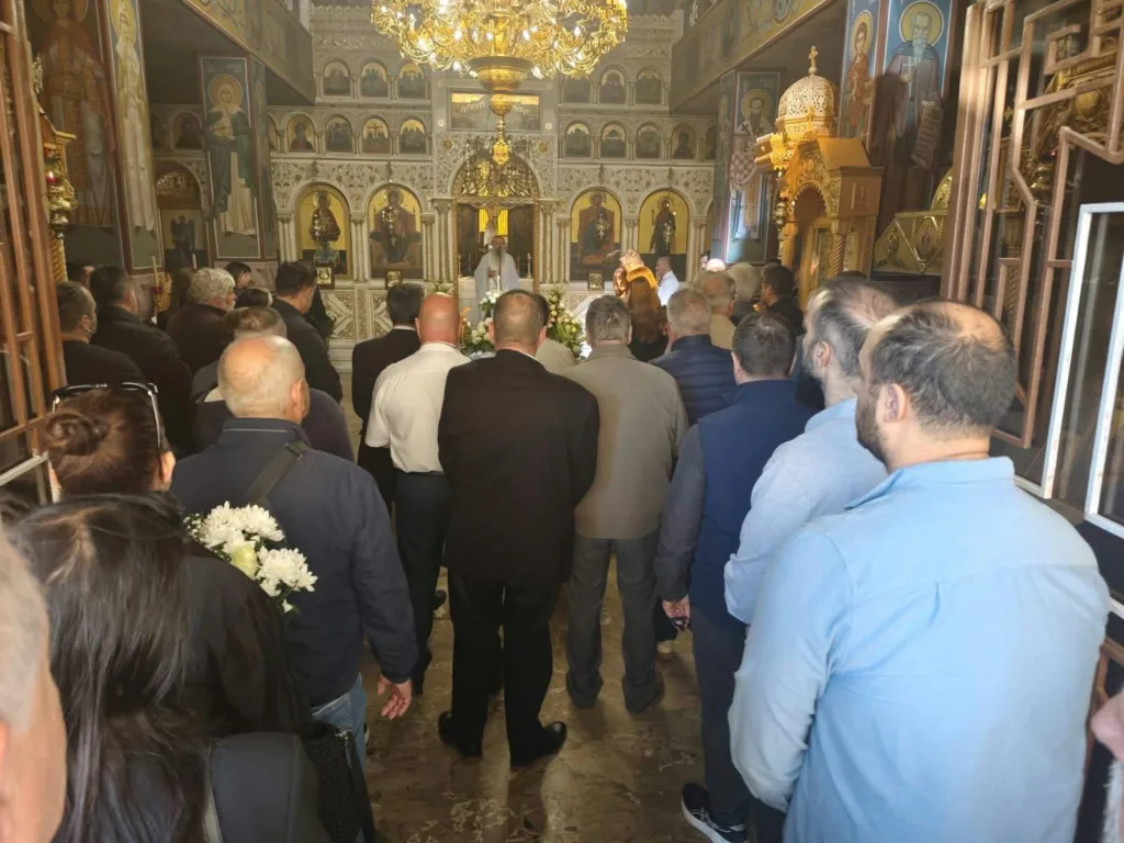 Πάτρα: Πλήθος κόσμου στο τελευταίο «αντίο» του Δημήτρη Κύζα Πάτρα: Πλήθος κόσμου στο τελευταίο «αντίο» του Δημήτρη Κύζα
