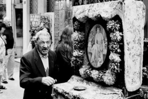 Ο άνθρωπος που πουλούσε πάγο και εκείνος που άναβε τα φώτα της πόλης: 8 επαγγέλματα που κάποτε ήταν απολύτως φυσιολογικά Ο άνθρωπος που πουλούσε πάγο και εκείνος που άναβε τα φώτα της πόλης: 8 επαγγέλματα που κάποτε ήταν απολύτως φυσιολογικά