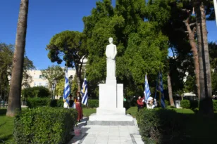 Πάτρα: Με καταθέσεις στεφάνων ξεκίνησαν οι εκδηλώσεις για την 28η Οκτωβρίου – Αύριο η παρέλαση