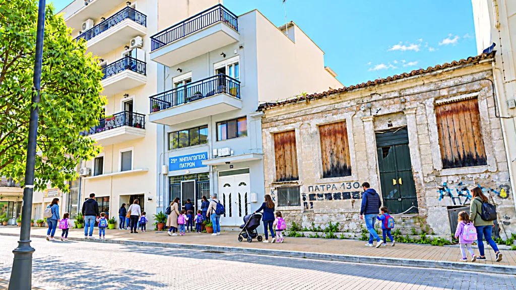 Χωρίς τις υποδομές σχολείου 27 νηπιαγωγεία της Πάτρας: Νήπια σε ισόγεια πολυκατοικιών