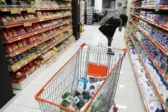 Σούπερ μάρκετ: Έρχονται χριστουγεννιάτικες εκπτώσεις έως 25% – Τι ετοιμάζεται για τα ράφια