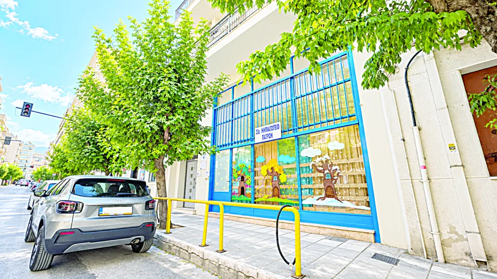 Χωρίς τις υποδομές σχολείου 27 νηπιαγωγεία της Πάτρας: Νήπια σε ισόγεια πολυκατοικιών