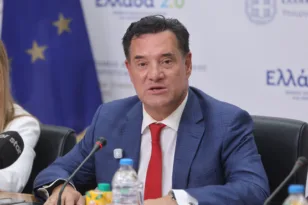 Άδωνις Γεωργιάδης σε Καρυστιανού: Ζητά έγγραφο από τον ΙΣΘ για τον έλεγχο στο ιατρείο της