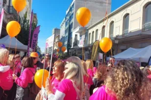 Πάτρα: Η πόλη βάφτηκε ροζ για το 14ο Pink the City – Μήνυμα ζωής και πρόληψης στο κέντρο της πόλης