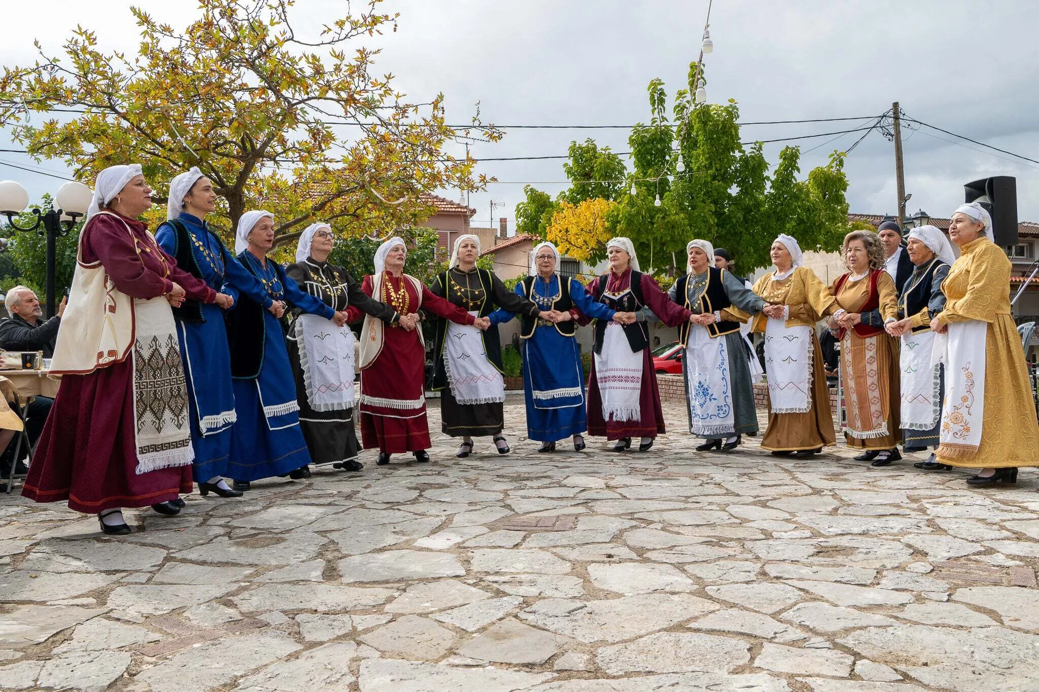 Κακοτάρι Ηλείας: Τα καζάνια έβρασαν και η πλατεία γέμισε κόσμο – Η 2η Γιορτή Τσίπουρου