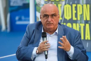 Ο Χρήστος Μπούρας έστειλε σαφές μήνυμα: «Σταμάτα να χάνεις χρόνο με κοράκια»