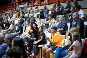 Το Περιστέρι πίκρανε τον Προμηθέα και 1.500 θεατές σε ατμόσφαιρα-γιορτή - Φωτογραφίες