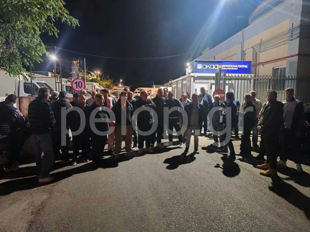 Πάτρα: Στην Ιχθυόσκαλα οι αλιείς – Έκλεισαν την είσοδο για φορτηγά με ψάρια από την Τουρκία