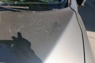 Πάτρα: «Χαράκωσαν» αυτοκίνητα
