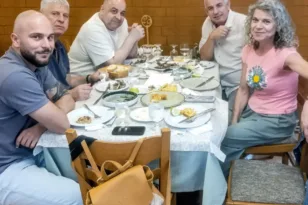Σε ταβέρνα στο Αίγιο έφαγε το μεσημέρι της Κυριακής ο Σεφερλής