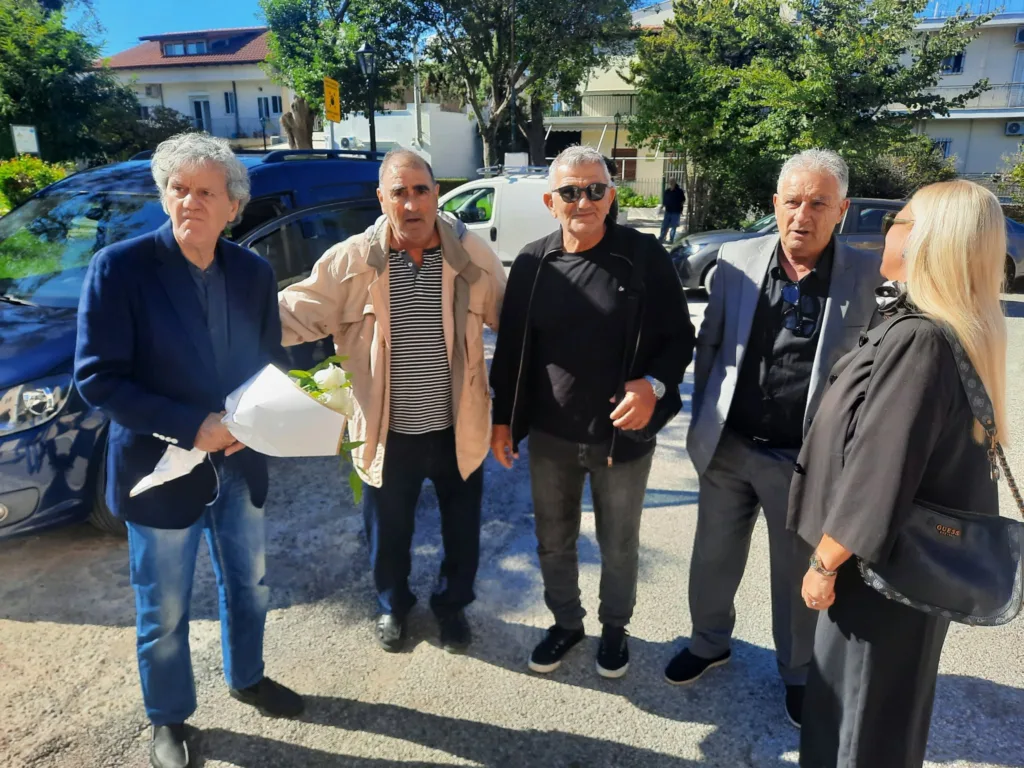 Πάτρα: Πλήθος κόσμου στο τελευταίο «αντίο» του Δημήτρη Κύζα Πάτρα: Πλήθος κόσμου στο τελευταίο «αντίο» του Δημήτρη Κύζα