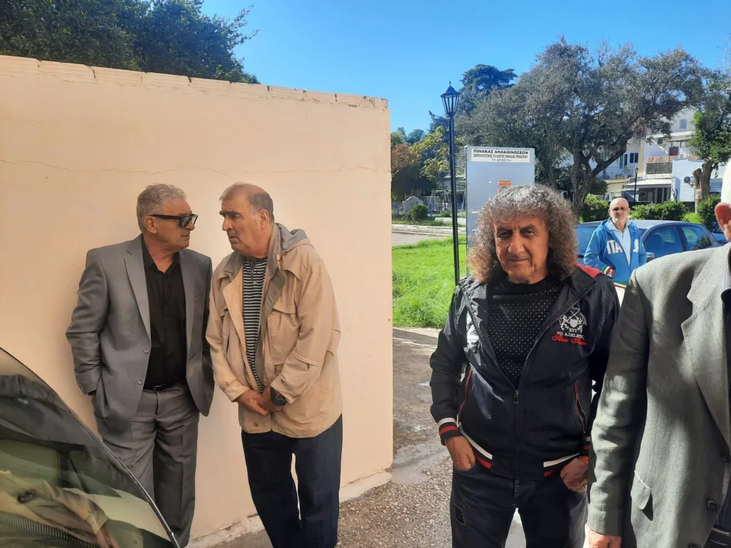Πάτρα: Πλήθος κόσμου στο τελευταίο «αντίο» του Δημήτρη Κύζα Πάτρα: Πλήθος κόσμου στο τελευταίο «αντίο» του Δημήτρη Κύζα