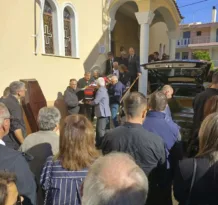 Πλήθος κόσμου στο τελευταίο «αντίο» του Δημήτρη Κύζα