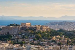 Η Ελλάδα Νο1 ταξιδιωτική χώρα στον κόσμο για το 2026 – Άφησε πίσω Ιαπωνία και Ιταλία