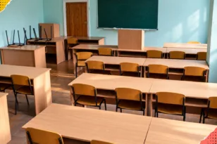 Αδειάζουν τα θρανία στη Δυτική Ελλάδα: 917 λιγότερα παιδιά στα δημοτικά μέσα σε μία χρονιά