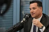 Γεωργιάδης: «Κυρία με γυαλιά 1.500 ευρώ έλεγε “δεν έχουμε να φάμε”» – Τι είπε για Γκίλφοϊλ