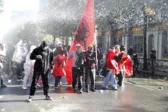 Αλβανία: Πεδίο μάχης η κεντρική πλατεία των Τιράνων, διαδηλώσεις και μεγάλη ένταση για 5η ημέρα