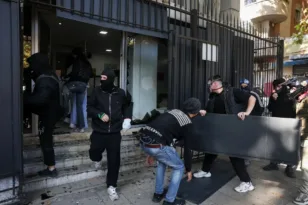 Αλβανία: Για έβδομη ημέρα ταραχές στα Τίρανα – Συγκρούσεις, φωτιές και εκατοντάδες τραυματίες
