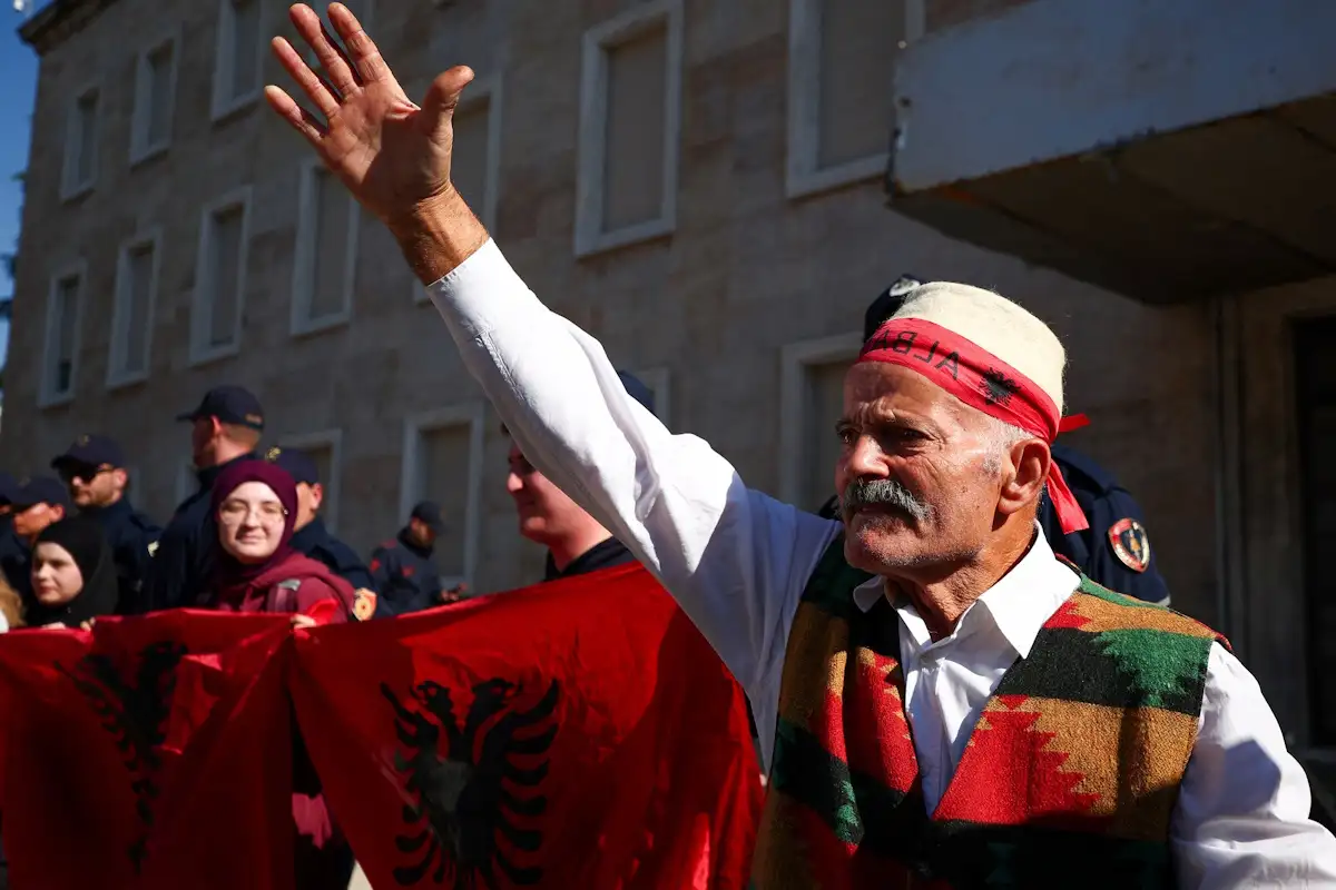 Αλβανία: Όγδοη ημέρα επεισοδίων στα Τίρανα – Προειδοποιήσεις Ράμα για υποτροφίες και μπόνους 2.500 ευρώ στην αστυνομία