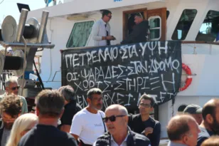 Αλιείς: συμβολικός αποκλεισμός και στο λιμάνι της Πάτρας