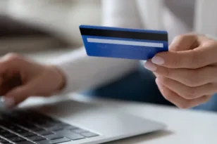 Θεσσαλονίκη: Παρίστανε τη λογίστρια και άρπαζε χρήματα, κοσμήματα και λίρες – Λεία άνω των 300.000 ευρώ