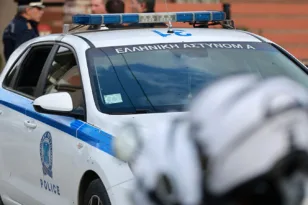 Αιγάλεω: Περίπου 40 άτομα με ρόπαλα επιτέθηκαν σε τέσσερις νεαρούς – Τους ρώτησαν ποια ομάδα υποστηρίζουν