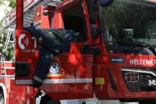 Συναγερμός στη Γκράβα: Εκκενώθηκαν τα σχολεία λόγω έντονης οσμής – Επί τόπου η Πυροσβεστική