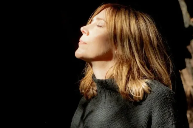 Beth Orton: Τριάντα χρόνια μετά, αρνείται να γίνει «greatest hits» του εαυτού της