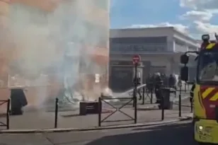 Μπορντό: Στις φλόγες αστυνομικό τμήμα