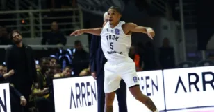 Ο ΠΑΟΚ νίκησε την ΑΕΚ με 65-62 και έμεινε μόνος στην κορυφή της GBL