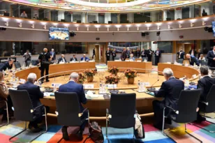Το τελεσίγραφο Μακρόν στη Σύνοδο Κορυφής για τον προϋπολογισμό της ΕΕ, ρήγμα στους «27» για την ενέργεια