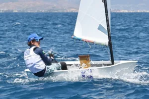 Δυναμική παρουσία του Ιστιοπλοϊκού Ομίλου Πατρών στον Σαρωνικό