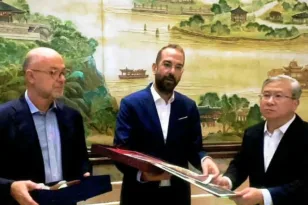 Από το «ni hao» στο… ώρα για business – Ο Τάκης Παπαδόπουλος για το ταξίδι της Περιφέρειας στην Κίνα