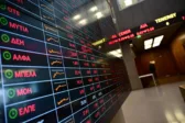 Χρηματιστήριο Αθηνών: Πιέσεις στις 2.600 μονάδες – Στο κόκκινο Τιτάν, Aegean και Εθνική Τράπεζα