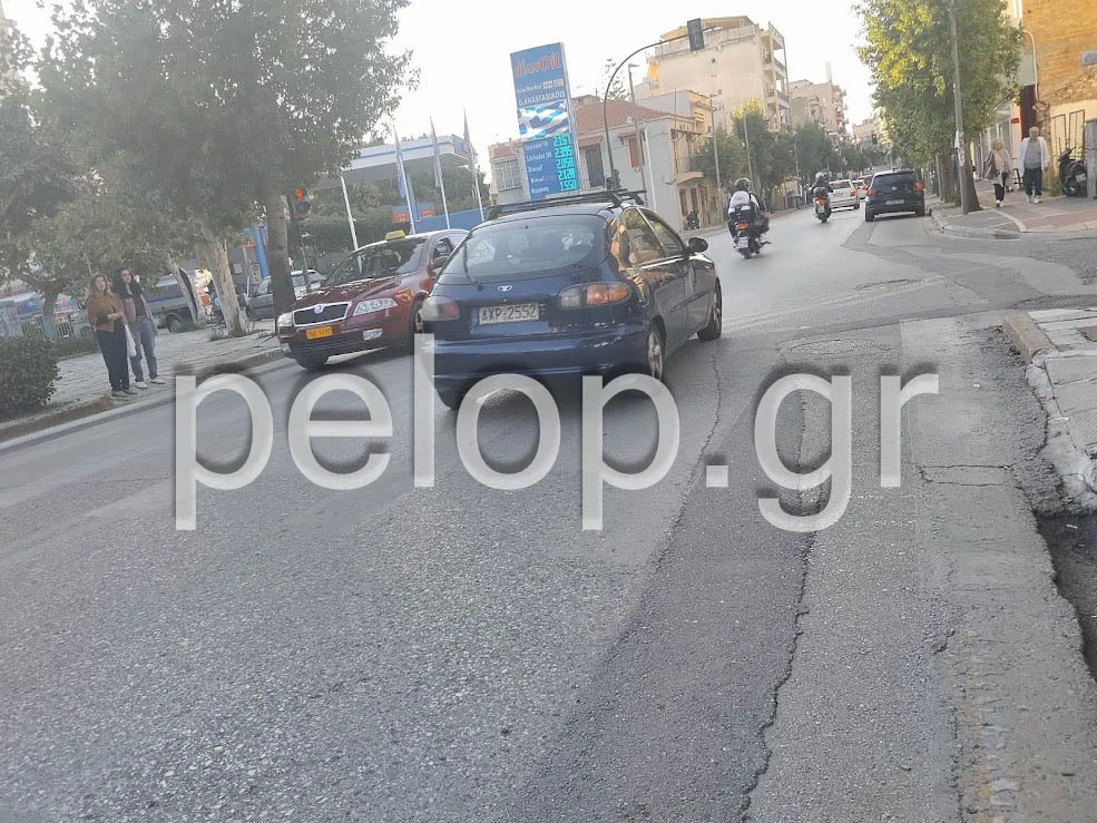 Πάτρα: «Αόρατες» διαβάσεις, «παγίδα» για τους οδηγούς - Σβησμένες οι διαγραμμίσεις της οδού Κανακάρη στο ύψος της πλ. Γεωργίου