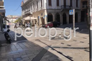 Πάτρα: «Αόρατες» διαβάσεις, «παγίδα» για τους οδηγούς – Σβησμένες οι διαγραμμίσεις της οδού Κανακάρη στο ύψος της πλ. Γεωργίου