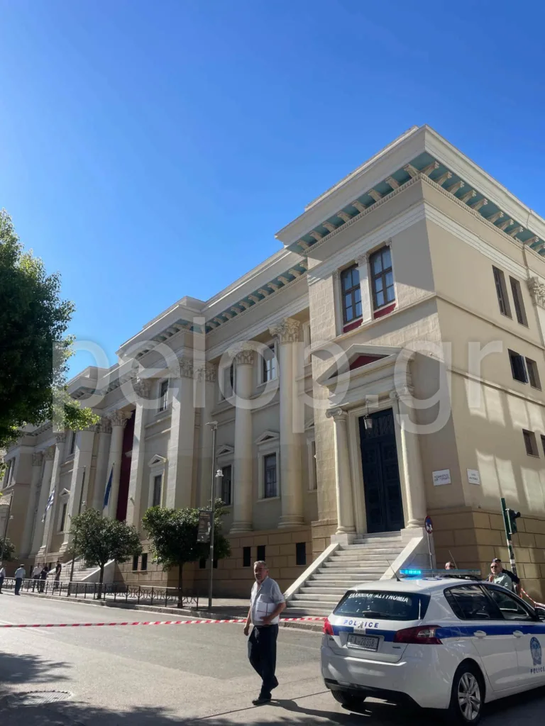 Εκκενώθηκε το Δικαστικό Μέγαρο Πάτρας μετά από απειλή για βόμβα Εκκενώθηκε το Δικαστικό Μέγαρο Πάτρας μετά από απειλή για βόμβα