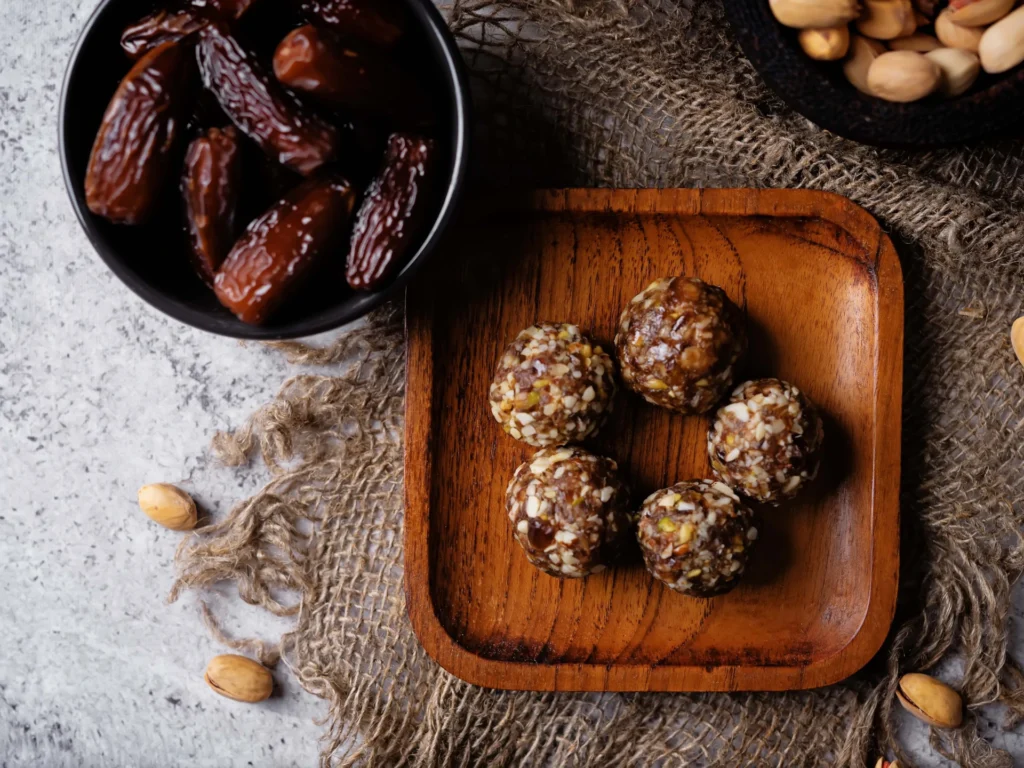 Energy balls: Τα σπιτικά «σοκολατάκια» που μπαίνουν στο σχολικό ταπεράκι – Έτοιμα σε 15 λεπτά
