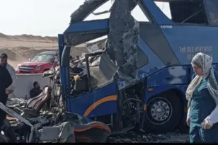 Πολύνεκρο τροχαίο δυτικά του Καΐρου: 13 νεκροί, 34 τραυματίες σε σύγκρουση λεωφορείου και φορτηγού